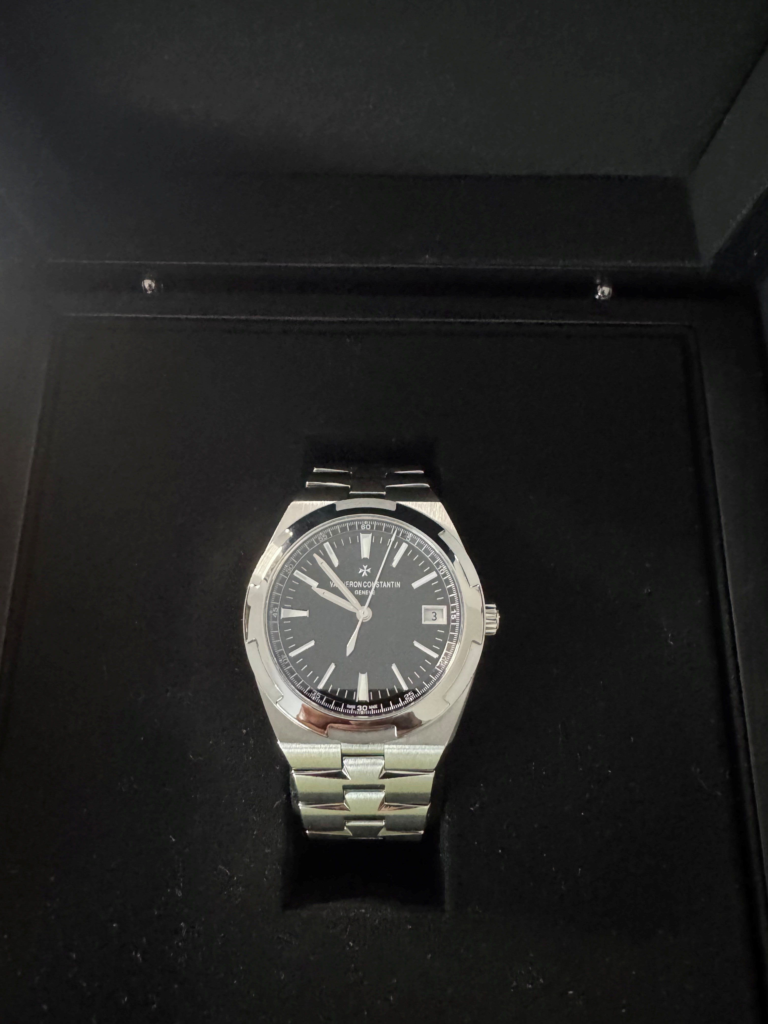 PREOWNED Vacheron Constantin Overseas Black dial 41mm 4500V/110A-B483