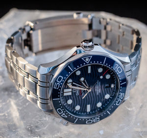 欧米茄海马潜水员 300M 蓝色表盘 42 毫米钢表链男士手表 210.30.42.20.03.001 